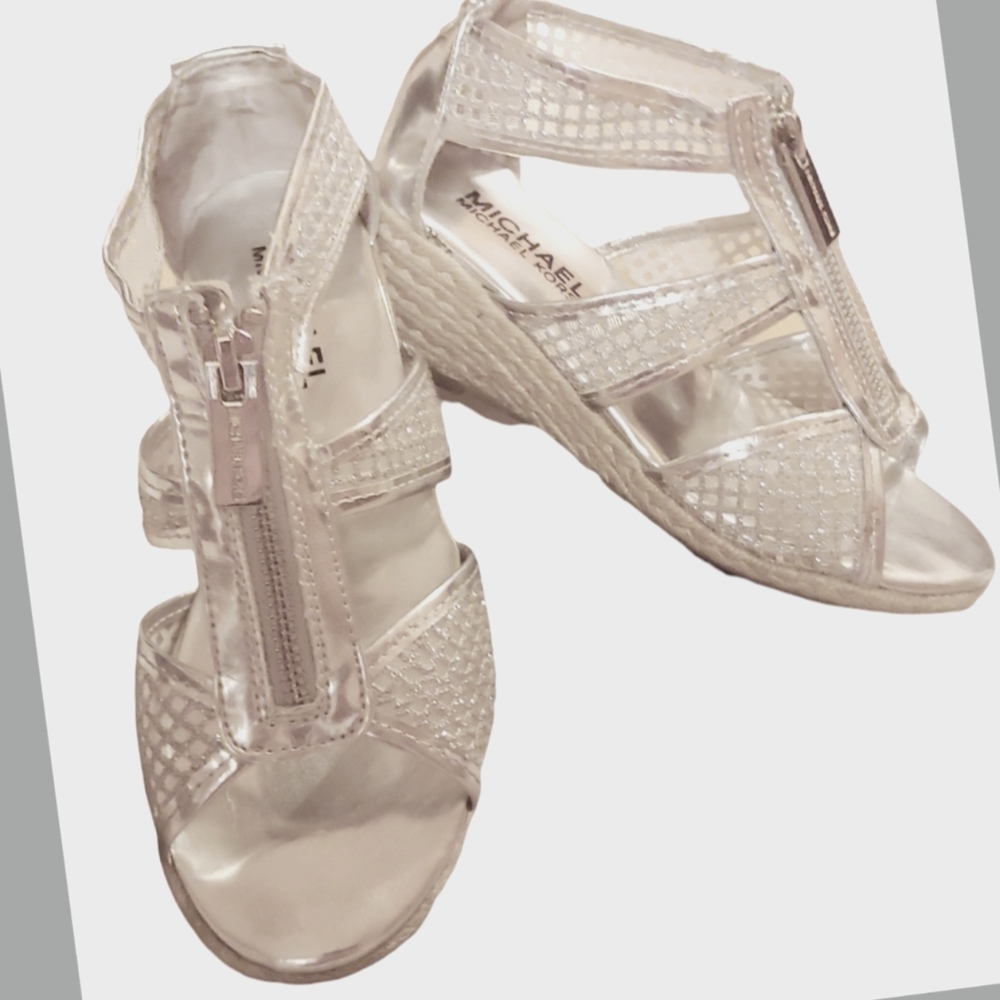 MICHAEL KORS CATE JAY. SILVER GLITTER WEDGE GIRLS